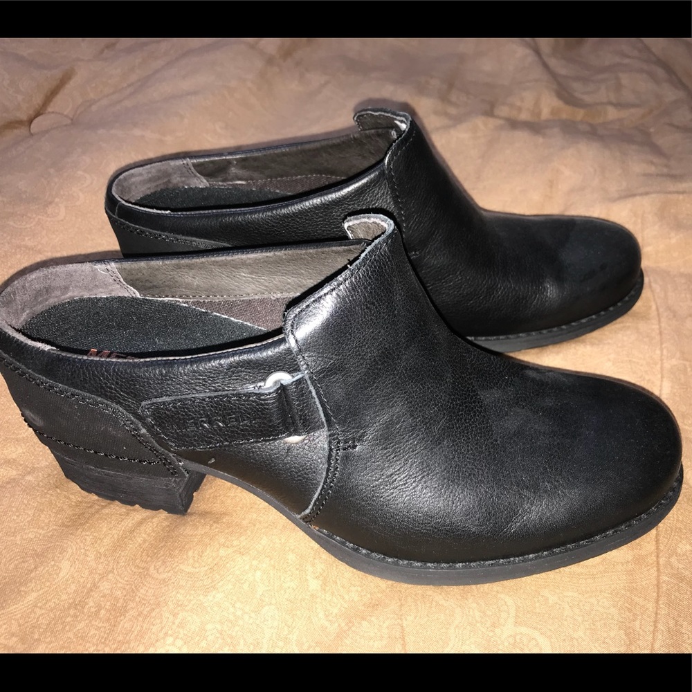 Women’s Merrell dress shoes. Never worn.